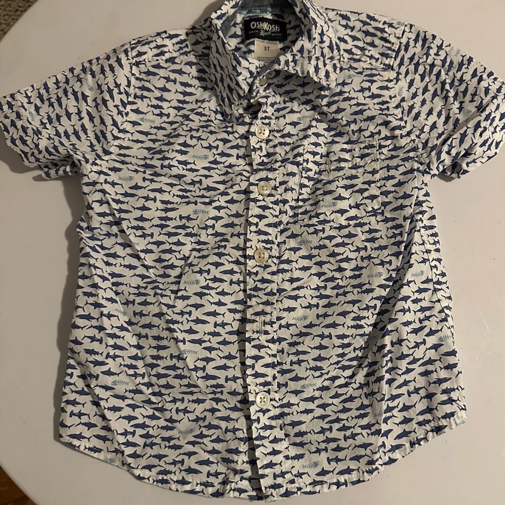 Oshkosh Toddler Boys shark button down size 3T like new